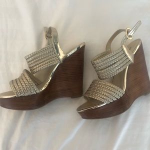 Gold wedges
